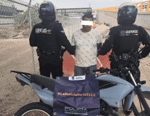 El hombre circulaba en una motocicleta sin placas, la cual cuenta con reporte de robo con violencia en diciembre pasado en el Fraccionamiento Real del Sol. ESPECIAL