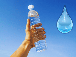 La hidratación se ha convertido en un aliado esencial para enfrentar un nuevo día. ESPECIAL / CANVA