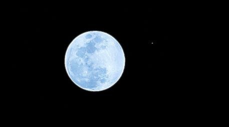 Aunque no lo aparente, las dos caras de la luna son muy diferentes entre sí. SUN/ARCHIVO