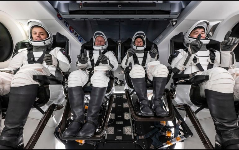 En el momento del desacople siete personas se encontraban a bordo del complejo orbital cuatro de ellas pertenecientes a la Crew-11. EFE/SpaceX