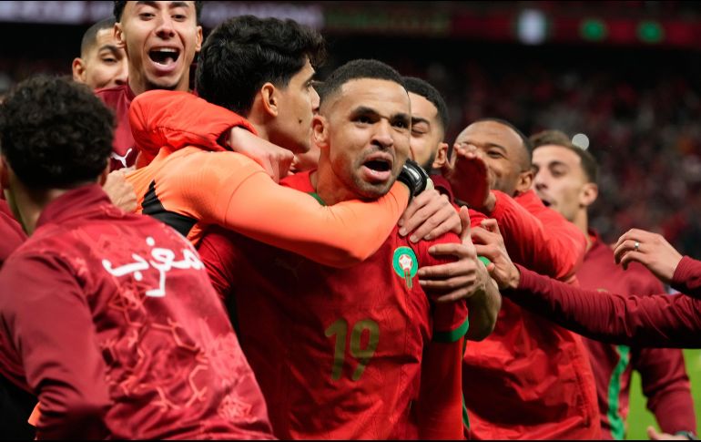 Los jugadores de Marruecos festejando la victoria que los regreso a instancias finales 22 años después. AP/M. Elshamy