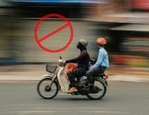 Las sanciones serán económicas en una primera etapa, para los conductores de motocicletas que la incumplan. ESPECIAL / CANVA