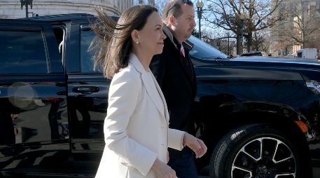 Machado no respondió preguntas de los medios de comunicación que la esperaban a su llegada. EFE/ L. NOLLY