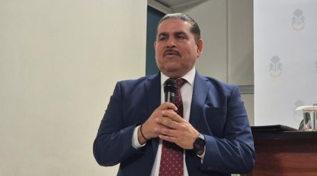 El vicefiscal Alfonso Gutiérrez informó que peritos analizan autos con placas de Michoacán usados en el homicidio de Alberto Prieto ocurrido en Zapopan. EL INFORMADOR/R. Bobadilla