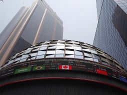 En la jornada, el peso mexicano se apreció un 0.92 % frente al dólar, al cotizar en 17.65 unidades por billete verde, frente a los 17.81 en la jornada anterior, según datos del Banco de México. EFE / ARCHIVO