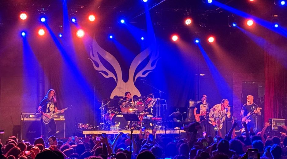 El concierto ofreció momentos memorables que remitieron a distintas fases del proyecto musical. EL INFORMADOR/ H. Navarro