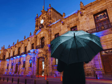 El pronóstico del clima para Guadalajara prevé que la probabilidad de lluvias a parte de este viernes, aunque ligeras. ESPECIAL / CANVA