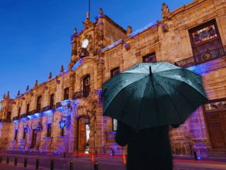 El pronóstico del clima para Guadalajara prevé que la probabilidad de lluvias a parte de este viernes, aunque ligeras. ESPECIAL / CANVA