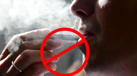 También queda prohibida la publicidad y propaganda de cigarrillos electrónicos y vapeadores a través de cualquier medio de comunicación, incluidos los impresos, digitales, televisivos, radiales o cualquier otra vía. ESPECIAL / AFP y CANVA