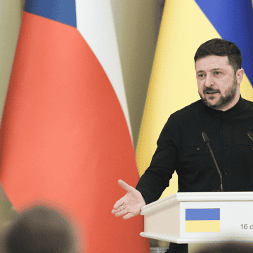 Zelenski anunció, a principios de este mes, que prepara con Estados Unidos y la Unión Europea un plan de paz. EFE/EPA/ S. Dolzhenko