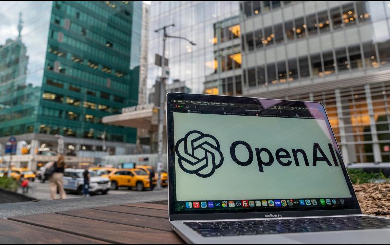 La introducción de anuncios en ChatGPT podría ayudar a OpenAI a cumplir con sus ambiciosos compromisos de inversión. EFE/A. Colmenares