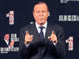 Tras las acusaciones contra Julio Iglesias, su esposa Miranda Rijnsburger mostró apoyo mientras autoridades españolas analizan los señalamientos. NOTIMEX/ARCHIVO