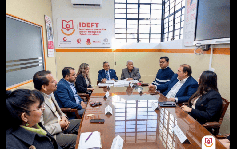 IDEFT y CANACAR firman alianza para capacitación en autotransporte de Jalisco