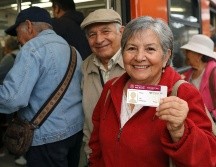 La tarjeta INAPAM permite viajar gratis en determinados sistemas de transporte y acceder a tarifas preferenciales en otros. ESPECIAL