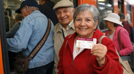 La tarjeta INAPAM permite viajar gratis en determinados sistemas de transporte y acceder a tarifas preferenciales en otros. ESPECIAL