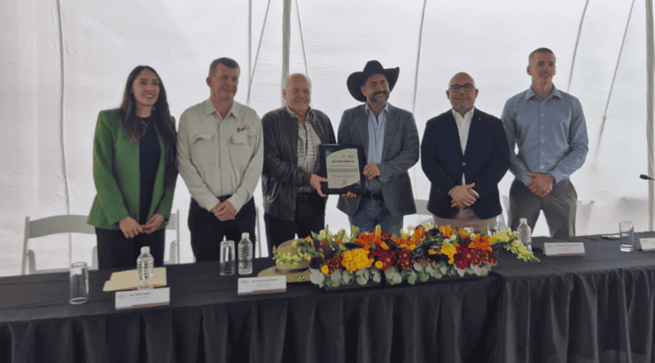 El director general de Industrias Tajín, Horacio Fernández, destacó que esta certificación reitera el compromiso con el consumidor de ofrecer productos de calidad y poner a la vanguardia tanto al país como al Estado. CORTESÍA