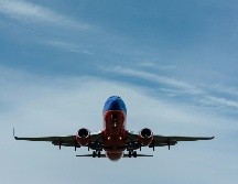 La advertencia de la FAA parece apuntar a la posibilidad de que haya aeronaves militares estadounidenses operando sin notificación previa o con sus transpondedores desactivados en estas dos regiones de información de vuelo. Unsplash