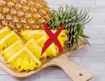 Aunque no se recomienda en exceso, comer piña supone importantes beneficios para la salud, pues es una gran fuente de compuestos como vitamina C, manganeso, y enzimas. ESPECIAL / CANVA