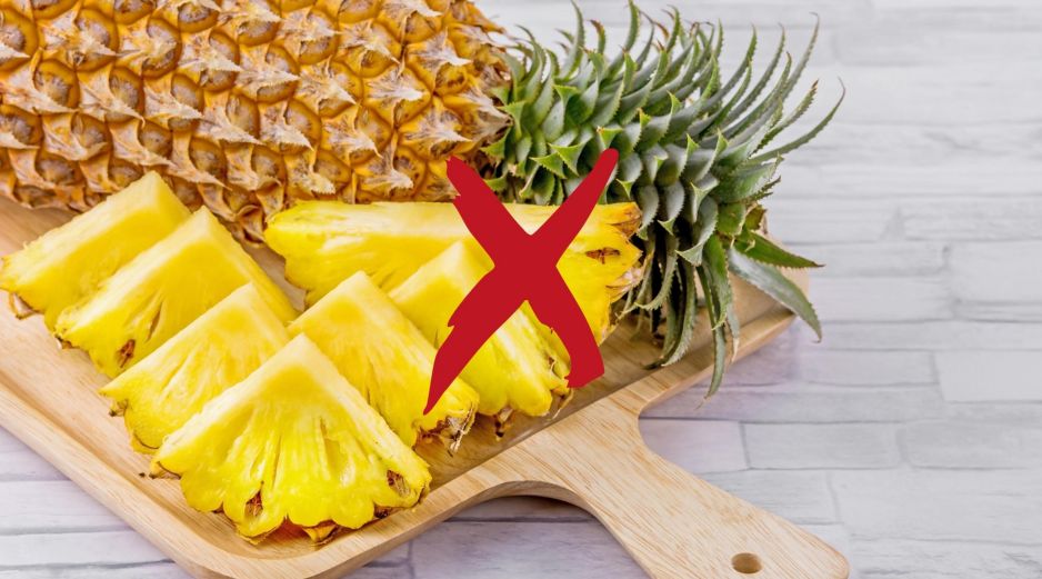 Aunque no se recomienda en exceso, comer piña supone importantes beneficios para la salud, pues es una gran fuente de compuestos como vitamina C, manganeso, y enzimas. ESPECIAL / CANVA