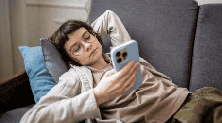 Cuando el cerebro anticipa que una tarea implicará incomodidad o castigo, el estriado ventral envía señales al pálido ventral que inhiben la intención de actuar, reduciendo así la motivación para iniciar la acción. CANVA