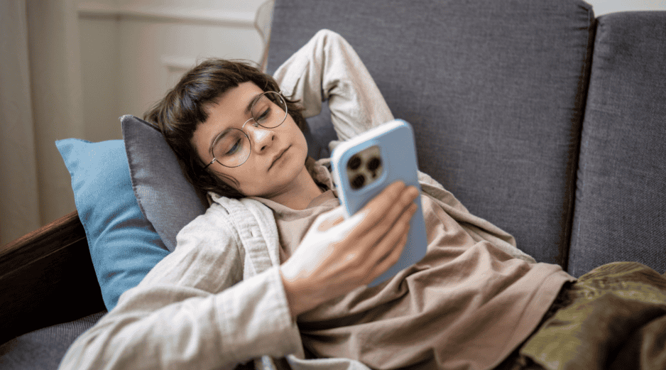 Cuando el cerebro anticipa que una tarea implicará incomodidad o castigo, el estriado ventral envía señales al pálido ventral que inhiben la intención de actuar, reduciendo así la motivación para iniciar la acción. CANVA