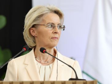 Aranceles anunciados por Trump generan tensión en la UE, que analiza medidas y revisa el futuro del acuerdo comercial. EFE/ J. Pino