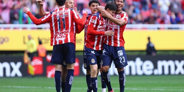 Chivas mantiene paso perfecto y suma su tercera victoria ante Quer&eacute;taro