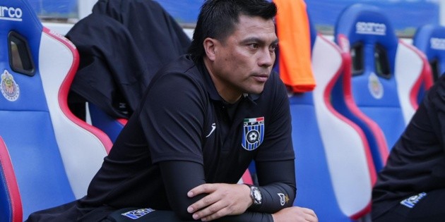 Esteban Gonz&aacute;lez resalta la actitud de su equipo tras caer ante Chivas