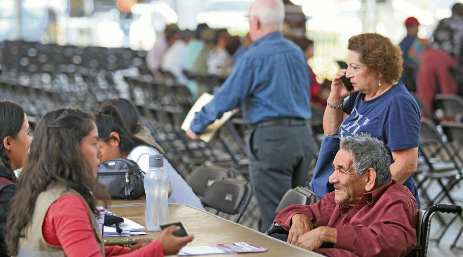 Ciudadanos realizan su inscripción a programas sociales, como parte de la unificación del sistema de salud y acceso a beneficios gubernamentales. SUN/Archivo