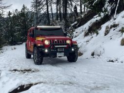La primera nevada registrada en 2026 en el Parque Nacional Nevado de Colima generó una alta afluencia de visitantes. ESPECIAL/UEPCBJ