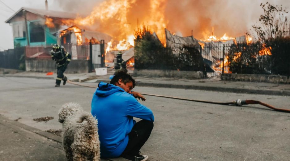 El gobernador regional de Biobío, Sergio Giacaman, advirtió que la situación actual es más grave que la vivida tras el terremoto de 2010. EFE / P. HIDALGO