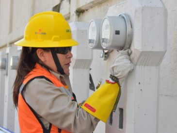 La sustitución de medidores se lleva a cabo con base en criterios técnicos, como el fin de su vida útil, la falta de refacciones o la necesidad de una actualización tecnológica, sin que estos cambios representen un costo adicional para las personas usuarias del servicio. X / @CFEmx