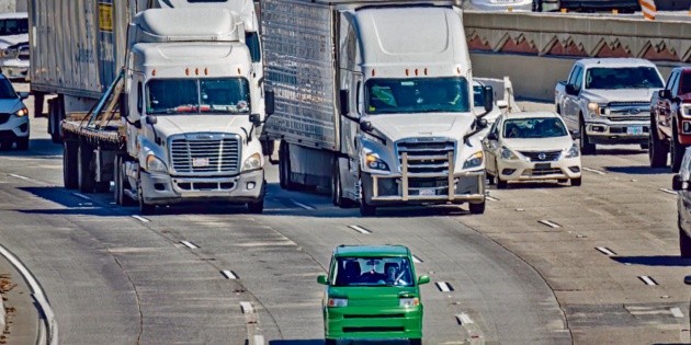 Industria de veh&iacute;culos pesados reporta ca&iacute;da