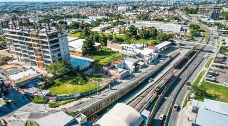La construcción de edificios de vivienda vertical en la ciudad busca optimizar el uso del suelo urbano, ofreciendo soluciones habitacionales en espacios reducidos y contribuyendo a la densificación ordenada de las zonas metropolitanas. EL INFORMADOR/ A. Navarro