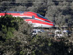 Vista de la locomotora de tren Iryo que descarriló y provocó el accidente en Adamuz. EFE/J. Zapata