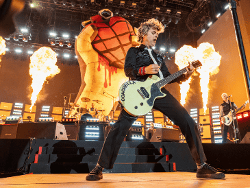 Se espera que Green Day, integrado por Billie Joe Armstrong, Mike Dirnt y Tré Cool, interprete una selección de sus himnos más conocidos como parte del tributo. AP / ARCHIVO