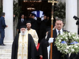 El féretro de la princesa Irene ha sido trasladado al cementerio real del palacio de Tatoi. EFE/EPA/A. Beltes