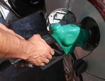 El precio de la gasolina regular se mantiene estable a nivel nacional, a menos de 24 pesos por litro. EL INFORMADOR / ARCHIVO