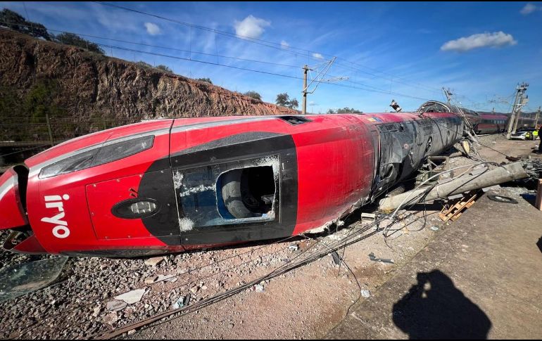 Como consecuencia del accidente ferroviario, al menos 39 personas fallecieron y otras 43 permanecen hospitalizadas, entre ellas cinco menores. EFE