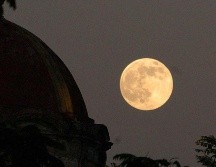 A lo largo de la historia, la Luna de Nieve también recibió el nombre de Luna de Hielo, Luna del Oso o Luna del Hambre. EL INFORMADOR/ARCHIVO