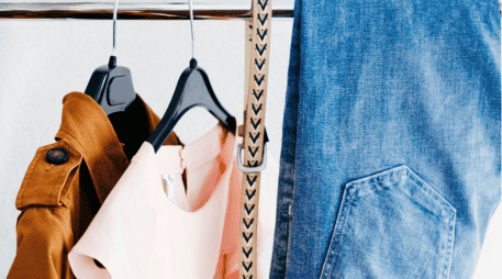 Es primordial encontrar opciones prácticas y responsables que den una segunda vida a las prendas de ropa. ESPECIAL/Canva