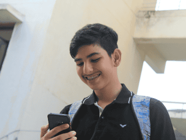 Es recomendable que los adolescentes tengan acompañamiento de un adulto durante el uso de redes sociales. UNSPLASH / S. DAWESAR