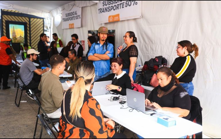 La entrega de la Tarjeta Única al Estilo Jalisco comenzó con quejas por demoras de más de dos horas en módulos del Centro de Guadalajara y Zapopan. EL INFORMADOR/J. Acosta