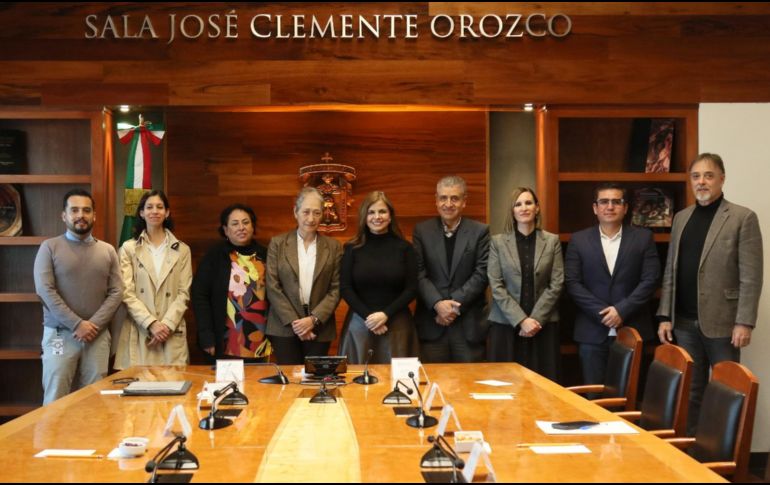 Como parte de la ceremonia, las autoridades de la Cineteca Nacional recibieron un reconocimiento póstumo a la cineasta Luz Eugenia Cortés Rocha, egresada de la maestría, quien fue distinguida en años recientes con el Ariel de Oro a la trayectoria. CORTESÍA