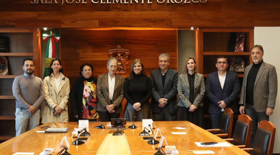 Como parte de la ceremonia, las autoridades de la Cineteca Nacional recibieron un reconocimiento póstumo a la cineasta Luz Eugenia Cortés Rocha, egresada de la maestría, quien fue distinguida en años recientes con el Ariel de Oro a la trayectoria. CORTESÍA