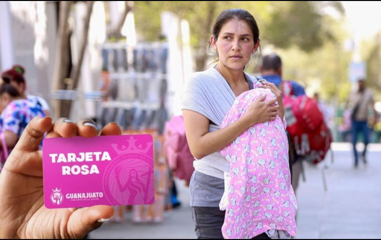 Además del apoyo económico, la Tarjeta Rosa ofrecerá servicios como atención médica, psicológica y asesoría jurídica desde su entrega. EL INFORMADOR/ARCHIVO/ESPECIAL