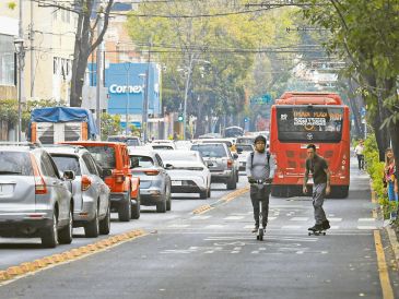 La falta de regulación efectiva y el desorden en el carril del BusBici continúan poniendo en peligro a los usuarios, tanto ciclistas como automovilistas, mientras la autoridad permanece ausente. EL INFORMADOR/ J. Acosta