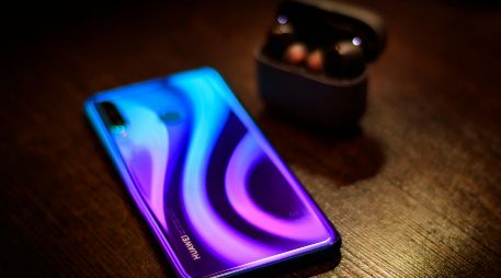 Si tu presupuesto es más ajustado, puedes encontrar versiones con especificaciones equilibradas, aunque recuerda que la cámara suele ser el componente que más encarece el producto. Unsplash