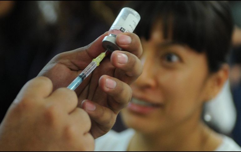 Las autoridades reiteran que las vacunas están disponibles en todos los hospitales públicos del país. EFE / ARCHIVO