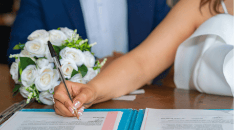 El objetivo de la campaña de Matrimonios Colectivos Gratuitos es brindar certeza jurídica, fortalecer el patrimonio familiar y promover el derecho a la identidad y a la protección social. ESPECIAL/Canva